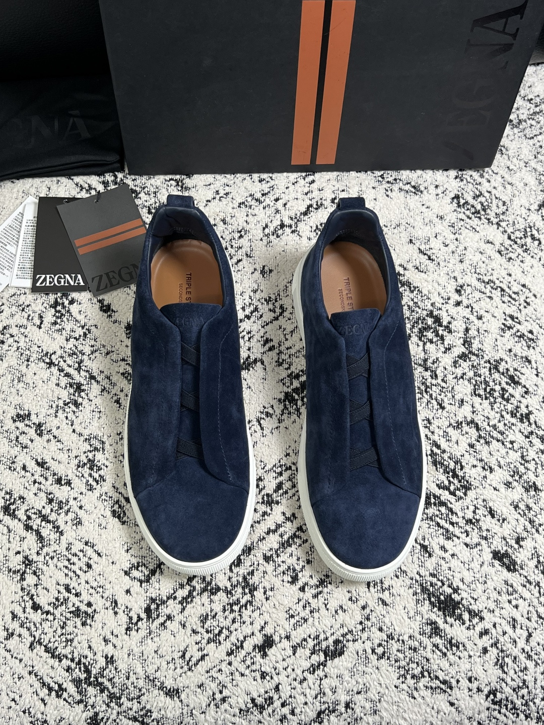 Zegna  高品质  顶级工艺品  杰尼亚  专柜新款原厂配置，意大利进口牛皮面料，进口牛里垫，透气舒适，鞋底：原厂特
