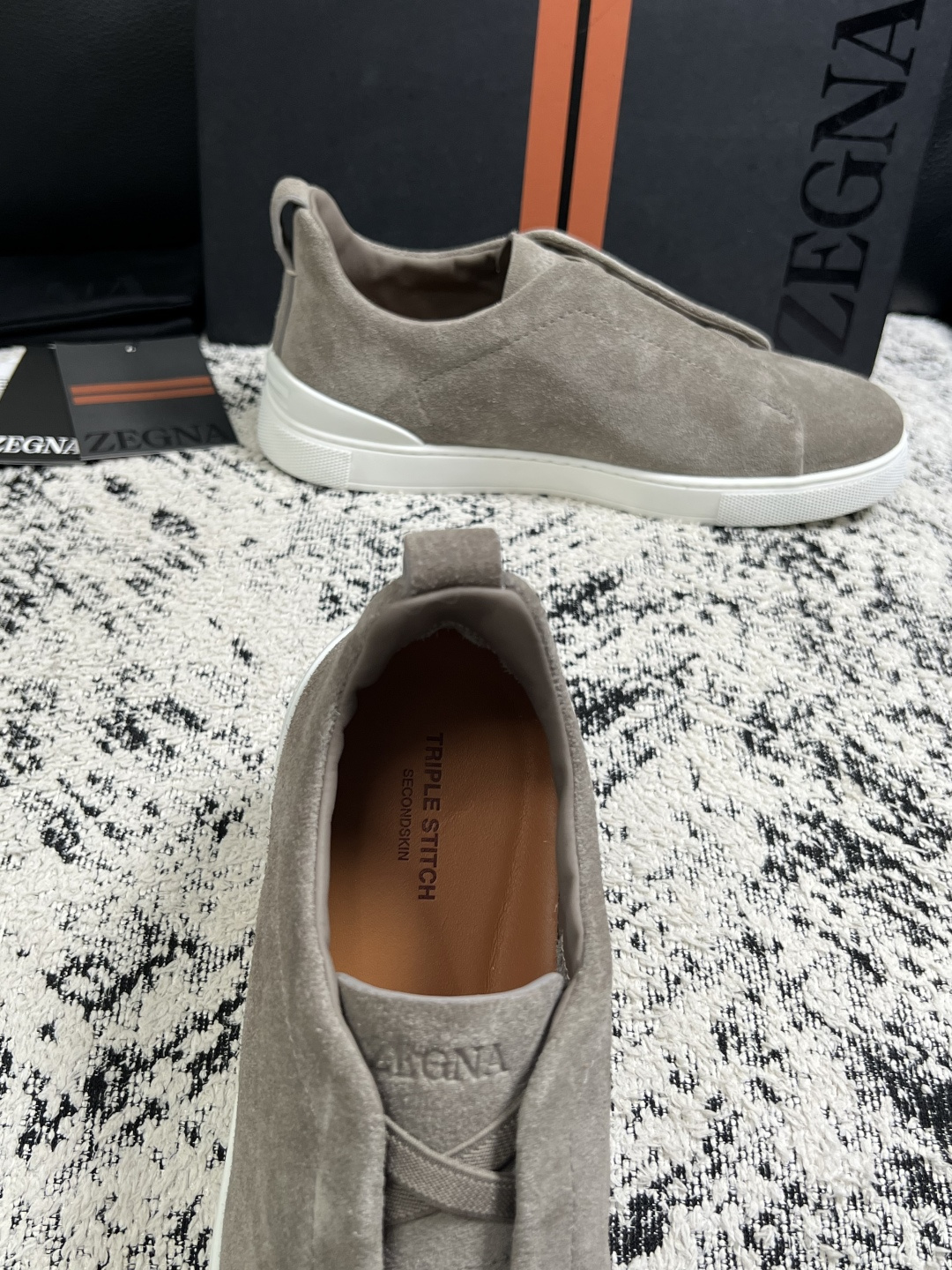 Zegna  高品质  顶级工艺品  杰尼亚  专柜新款原厂配置，意大利进口牛皮面料，进口牛里垫，透气舒适，鞋底：原厂特