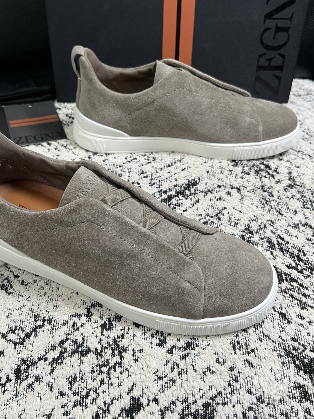 Zegna  高品质  顶级工艺品  杰尼亚  专柜新款原厂配置，意大利进口牛皮面料，进口牛里垫，透气舒适，鞋底：原厂特