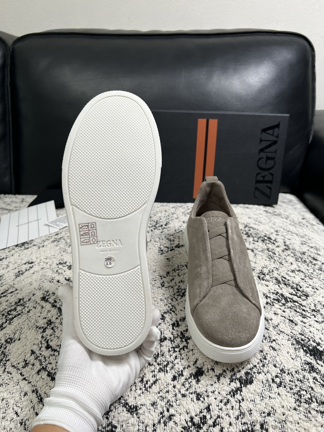 Zegna  高品质  顶级工艺品  杰尼亚  专柜新款原厂配置，意大利进口牛皮面料，进口牛里垫，透气舒适，鞋底：原厂特