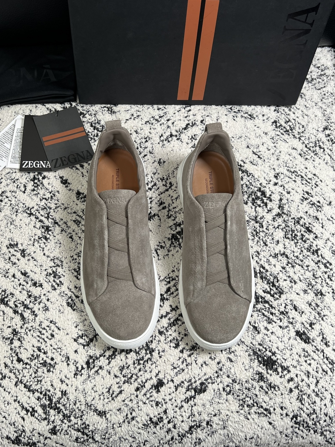 Zegna  高品质  顶级工艺品  杰尼亚  专柜新款原厂配置，意大利进口牛皮面料，进口牛里垫，透气舒适，鞋底：原厂特