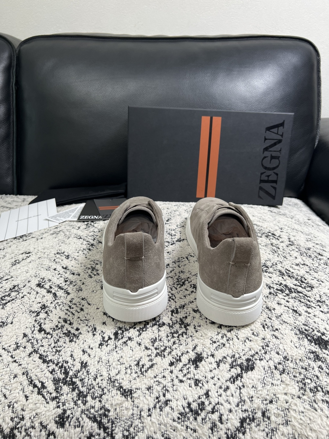 Zegna  高品质  顶级工艺品  杰尼亚  专柜新款原厂配置，意大利进口牛皮面料，进口牛里垫，透气舒适，鞋底：原厂特