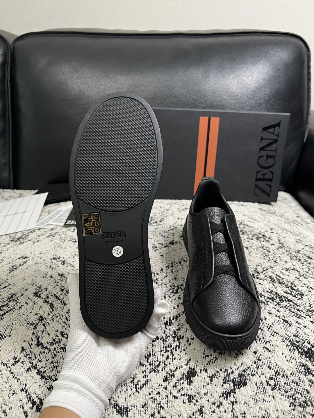 Zegna  高品质  顶级工艺品  杰尼亚  专柜新款原厂配置，意大利进口牛皮面料，进口牛里垫，透气舒适，鞋底：原厂特