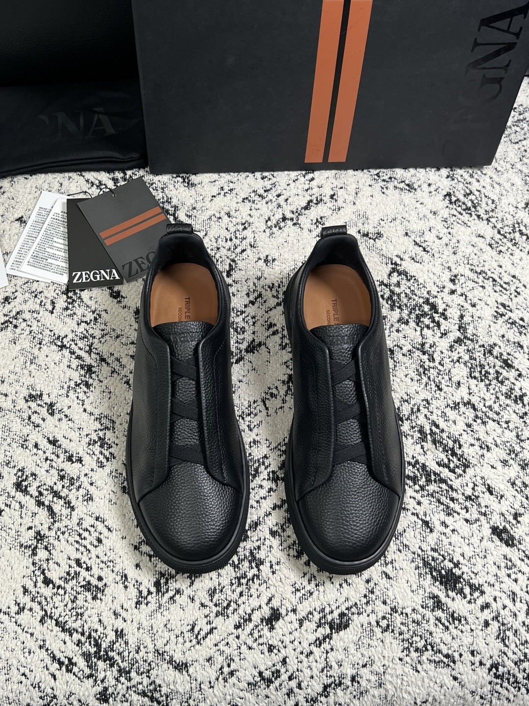 Zegna  高品质  顶级工艺品  杰尼亚  专柜新款原厂配置，意大利进口牛皮面料，进口牛里垫，透气舒适，鞋底：原厂特
