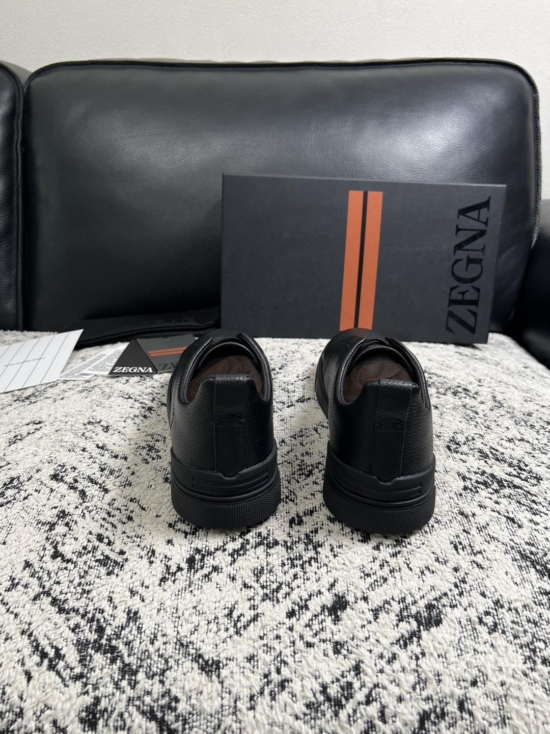 Zegna  高品质  顶级工艺品  杰尼亚  专柜新款原厂配置，意大利进口牛皮面料，进口牛里垫，透气舒适，鞋底：原厂特