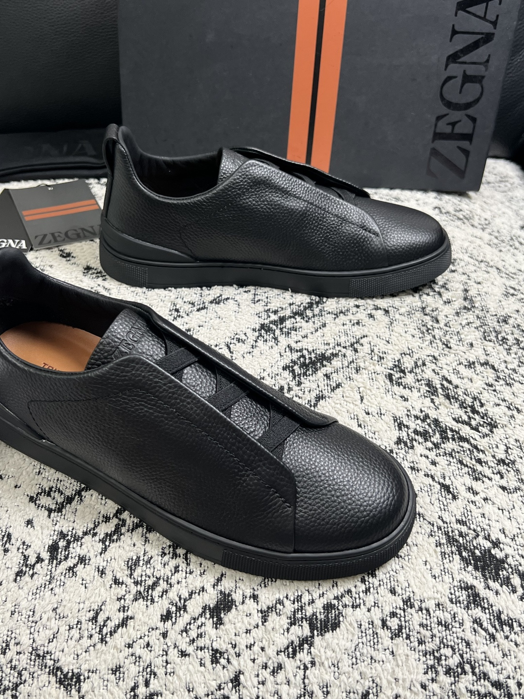 Zegna  高品质  顶级工艺品  杰尼亚  专柜新款原厂配置，意大利进口牛皮面料，进口牛里垫，透气舒适，鞋底：原厂特