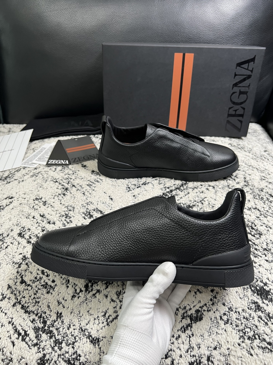 Zegna  高品质  顶级工艺品  杰尼亚  专柜新款原厂配置，意大利进口牛皮面料，进口牛里垫，透气舒适，鞋底：原厂特