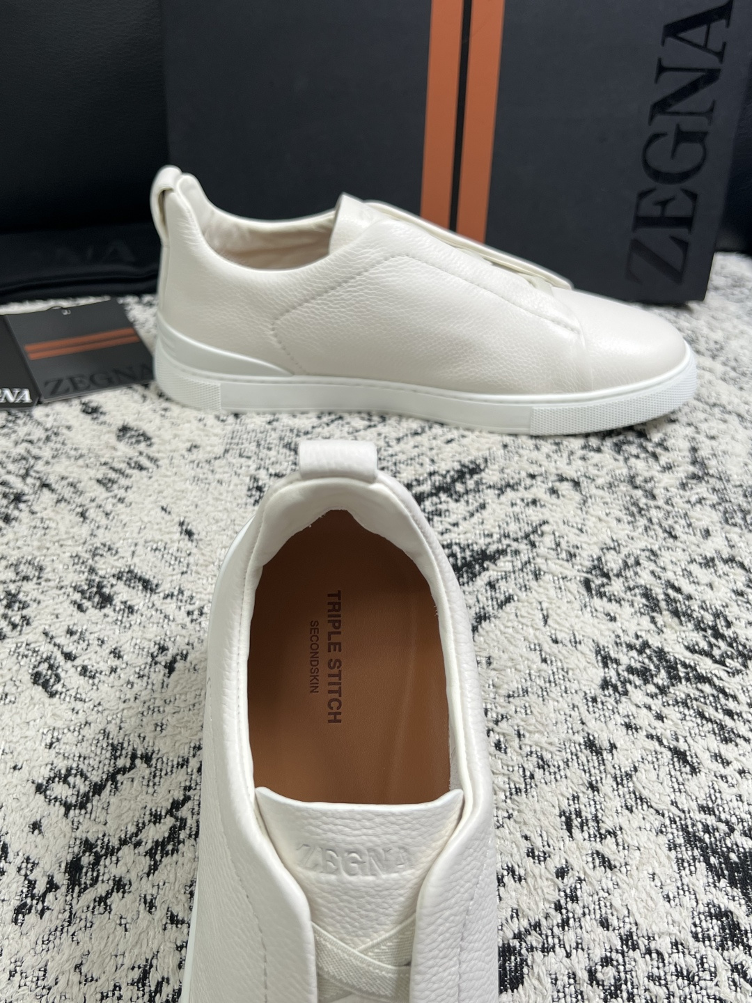 Zegna  高品质  顶级工艺品  杰尼亚  专柜新款原厂配置，意大利进口牛皮面料，进口牛里垫，透气舒适，鞋底：原厂特