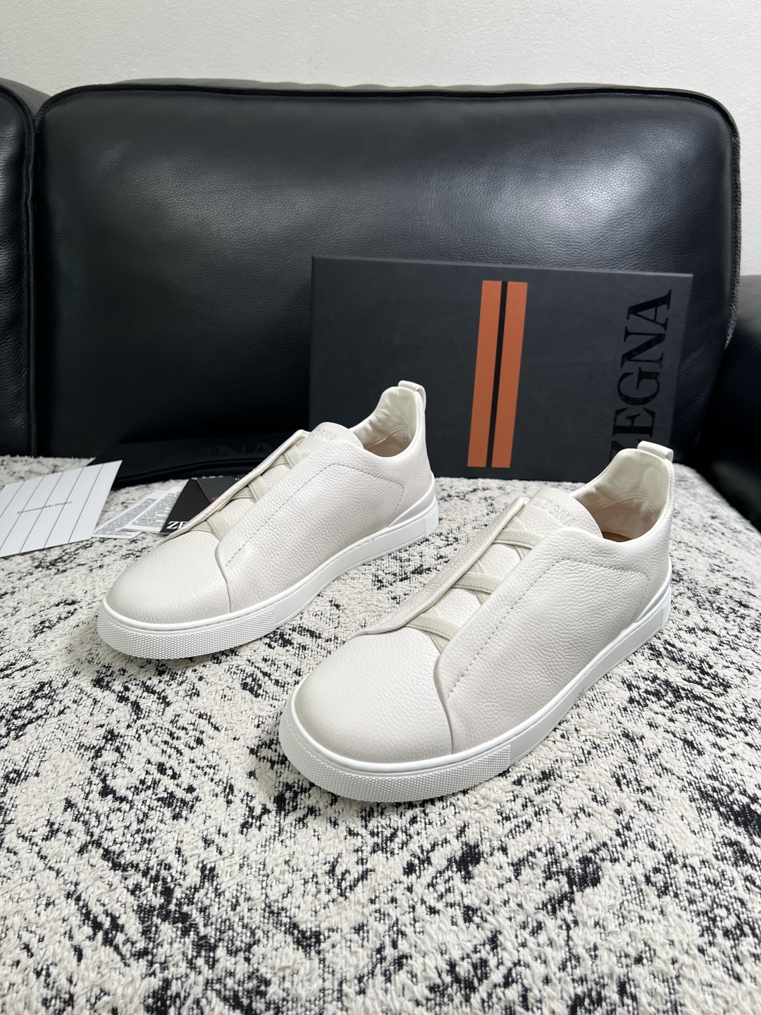 Zegna  高品质  顶级工艺品  杰尼亚  专柜新款原厂配置，意大利进口牛皮面料，进口牛里垫，透气舒适，鞋底：原厂特