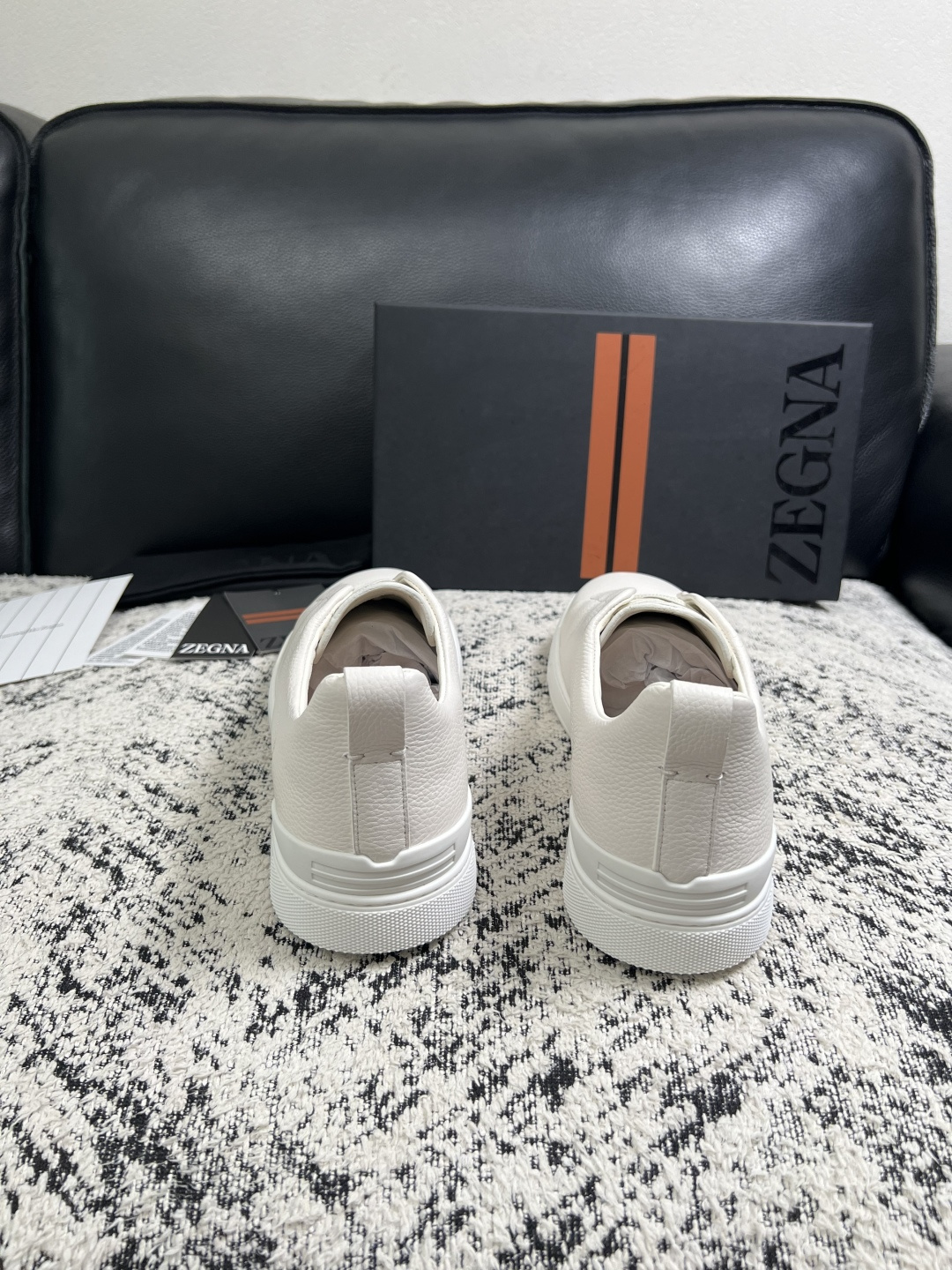Zegna  高品质  顶级工艺品  杰尼亚  专柜新款原厂配置，意大利进口牛皮面料，进口牛里垫，透气舒适，鞋底：原厂特