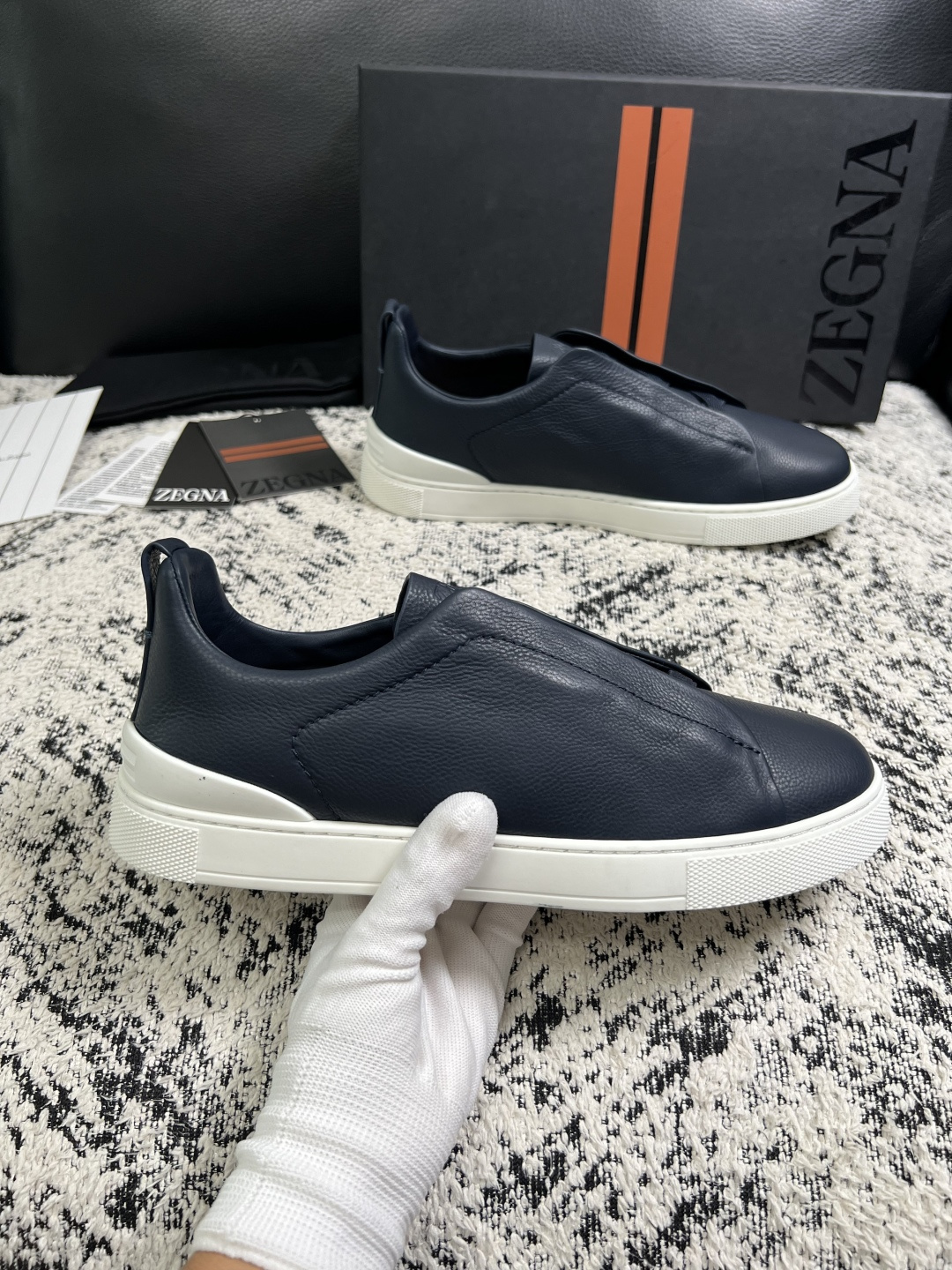 Zegna  高品质  顶级工艺品  杰尼亚  专柜新款原厂配置，意大利进口牛皮面料，进口牛里垫，透气舒适，鞋底：原厂特