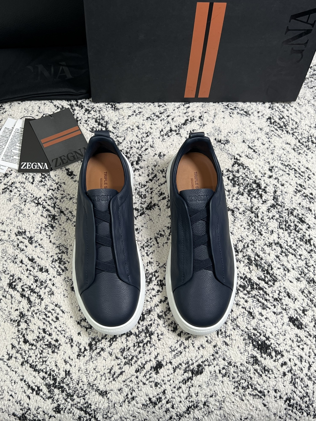 Zegna  高品质  顶级工艺品  杰尼亚  专柜新款原厂配置，意大利进口牛皮面料，进口牛里垫，透气舒适，鞋底：原厂特