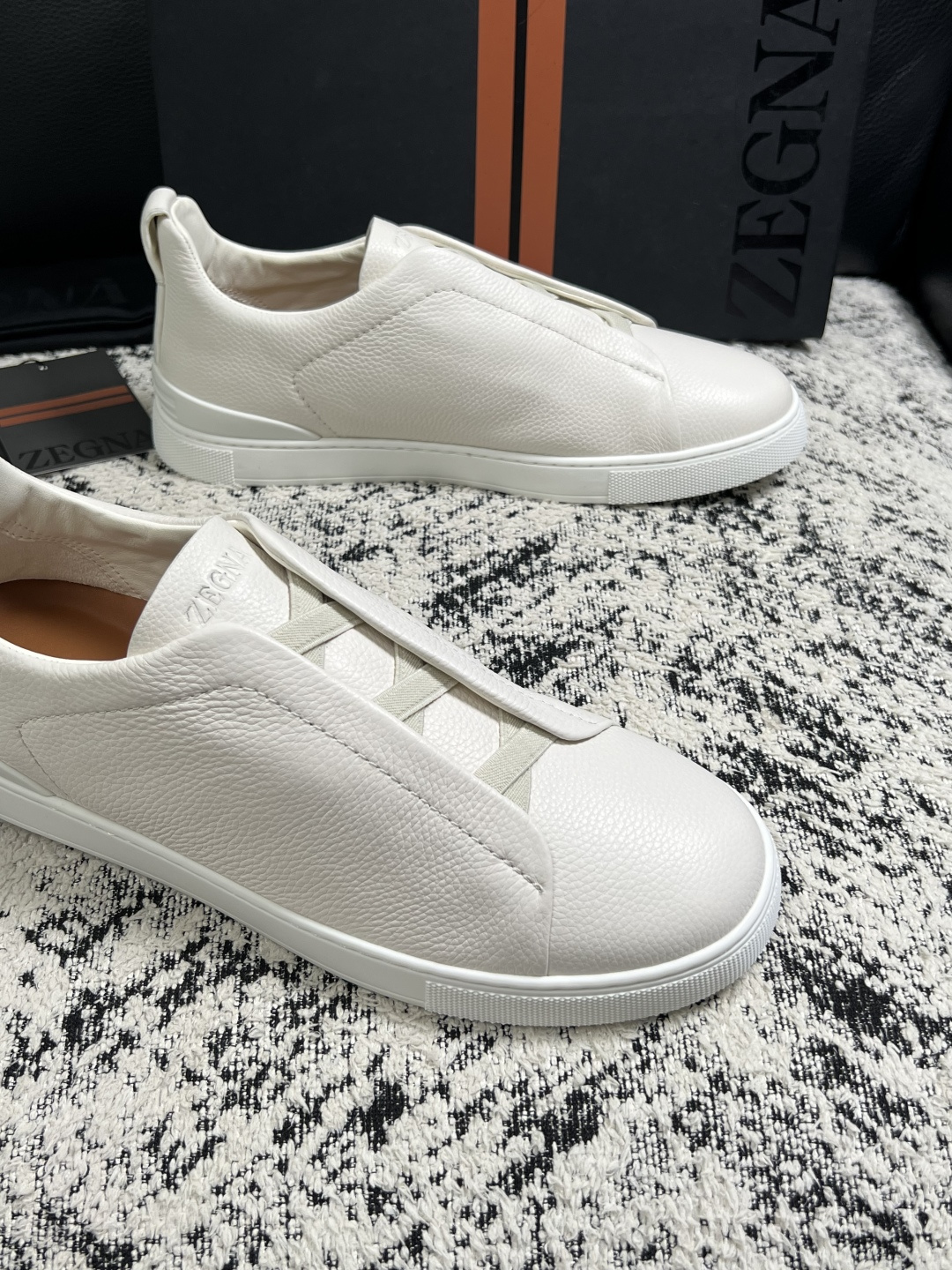 Zegna  高品质  顶级工艺品  杰尼亚  专柜新款原厂配置，意大利进口牛皮面料，进口牛里垫，透气舒适，鞋底：原厂特