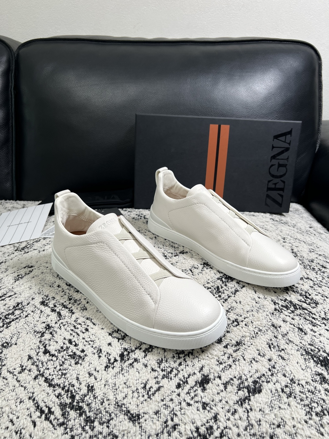 Zegna  高品质  顶级工艺品  杰尼亚  专柜新款原厂配置，意大利进口牛皮面料，进口牛里垫，透气舒适，鞋底：原厂特