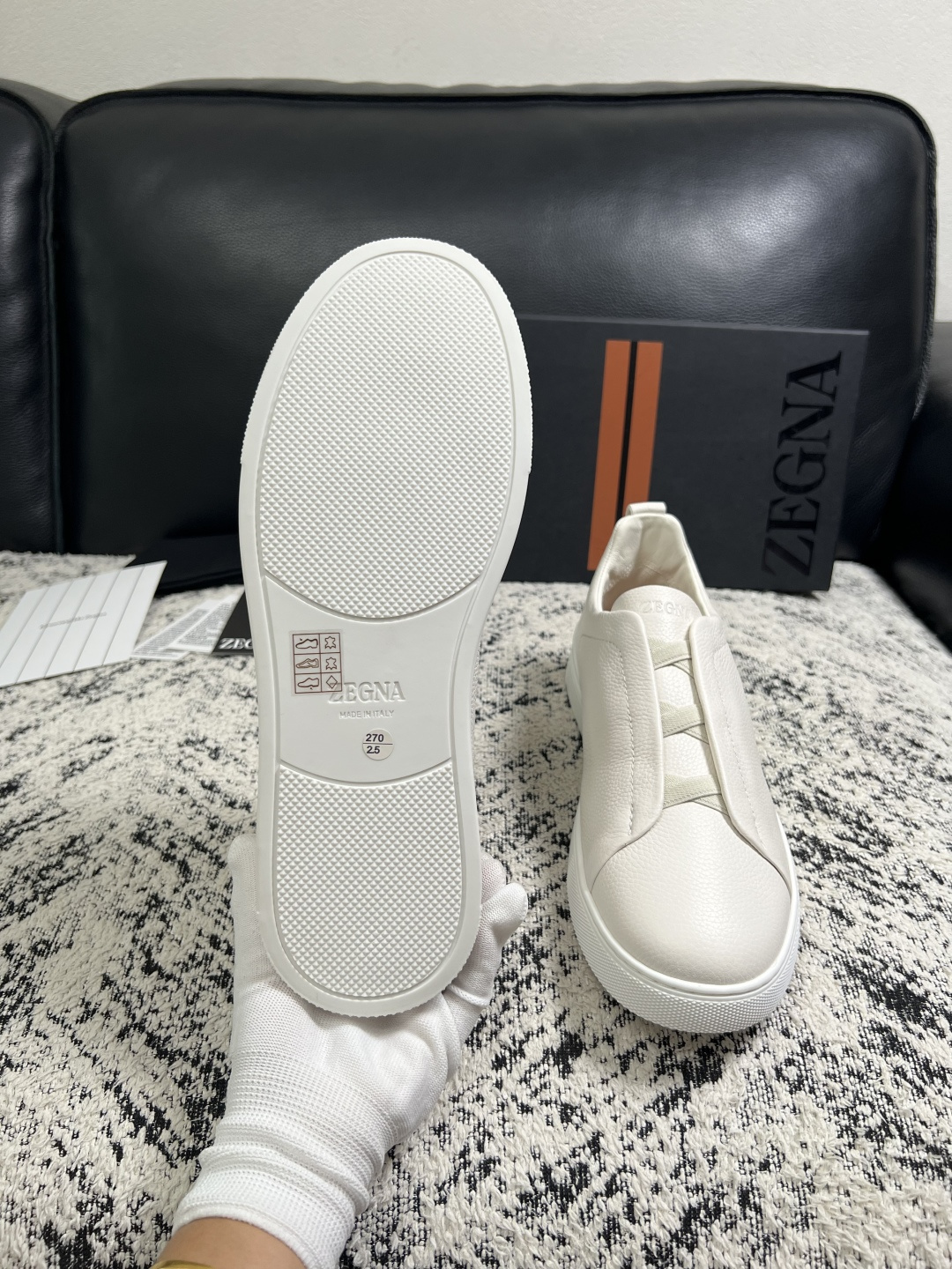 Zegna  高品质  顶级工艺品  杰尼亚  专柜新款原厂配置，意大利进口牛皮面料，进口牛里垫，透气舒适，鞋底：原厂特