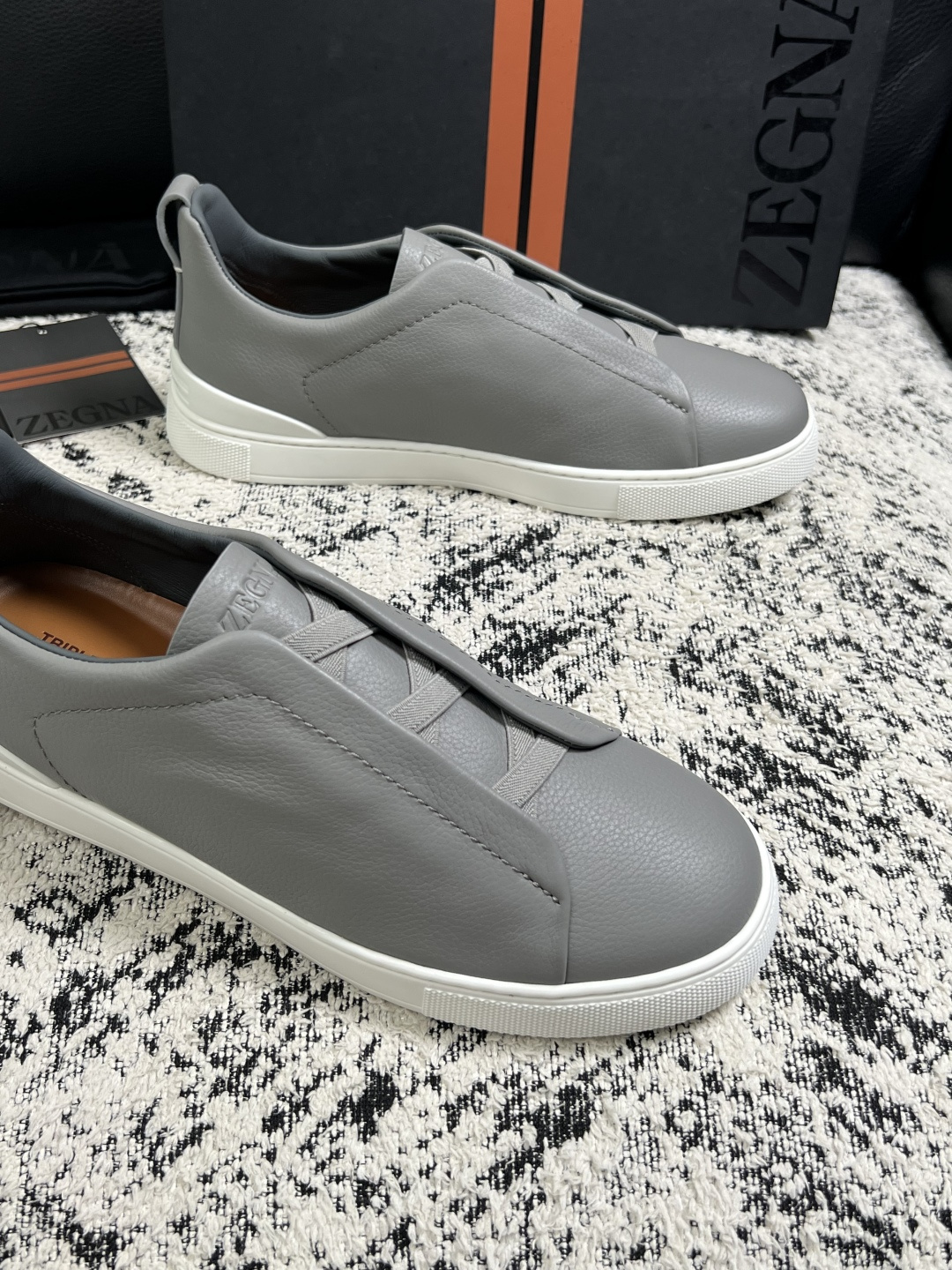 Zegna  高品质  顶级工艺品  杰尼亚  专柜新款原厂配置，意大利进口牛皮面料，进口牛里垫，透气舒适，鞋底：原厂特