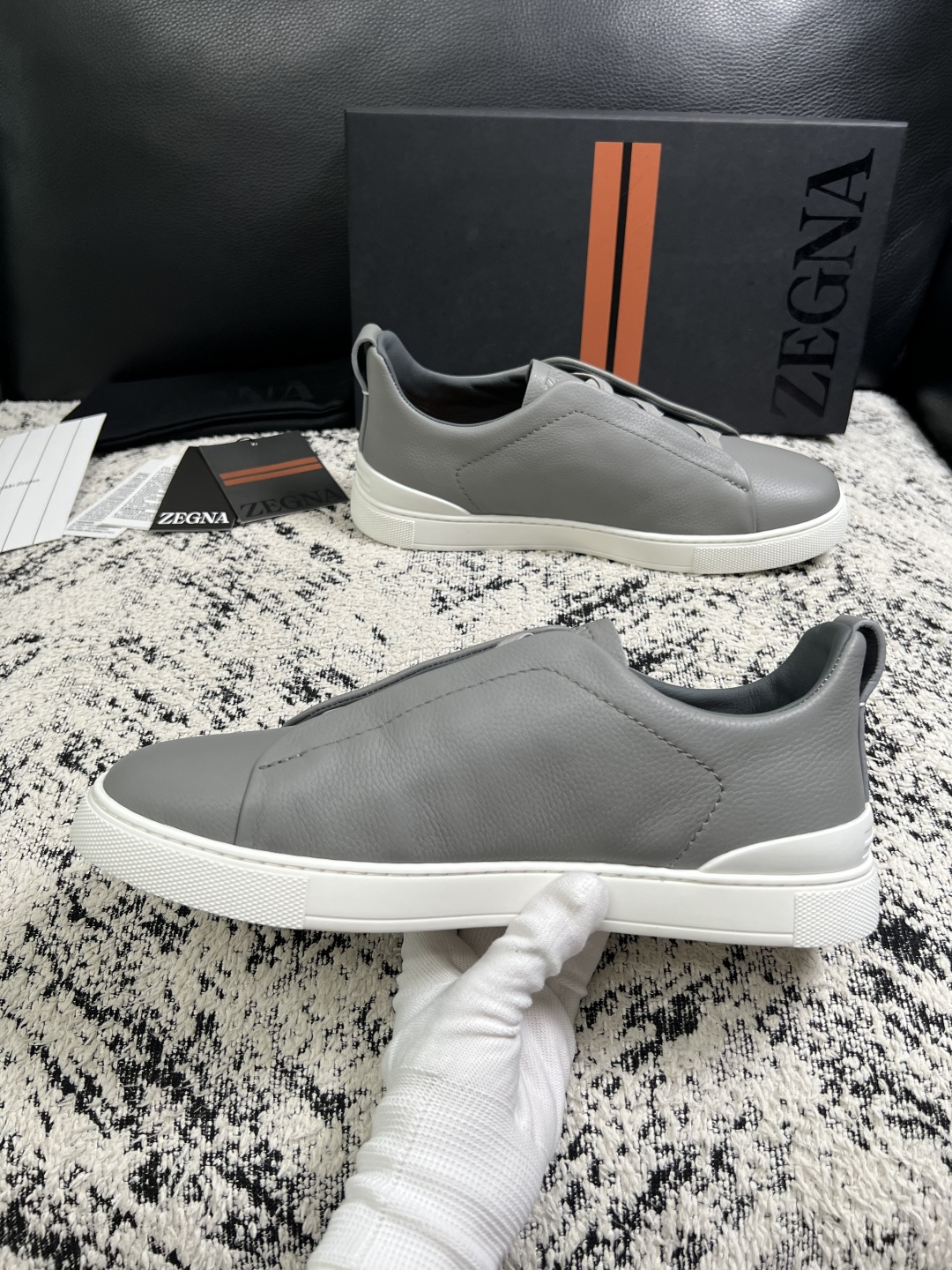 Zegna  高品质  顶级工艺品  杰尼亚  专柜新款原厂配置，意大利进口牛皮面料，进口牛里垫，透气舒适，鞋底：原厂特