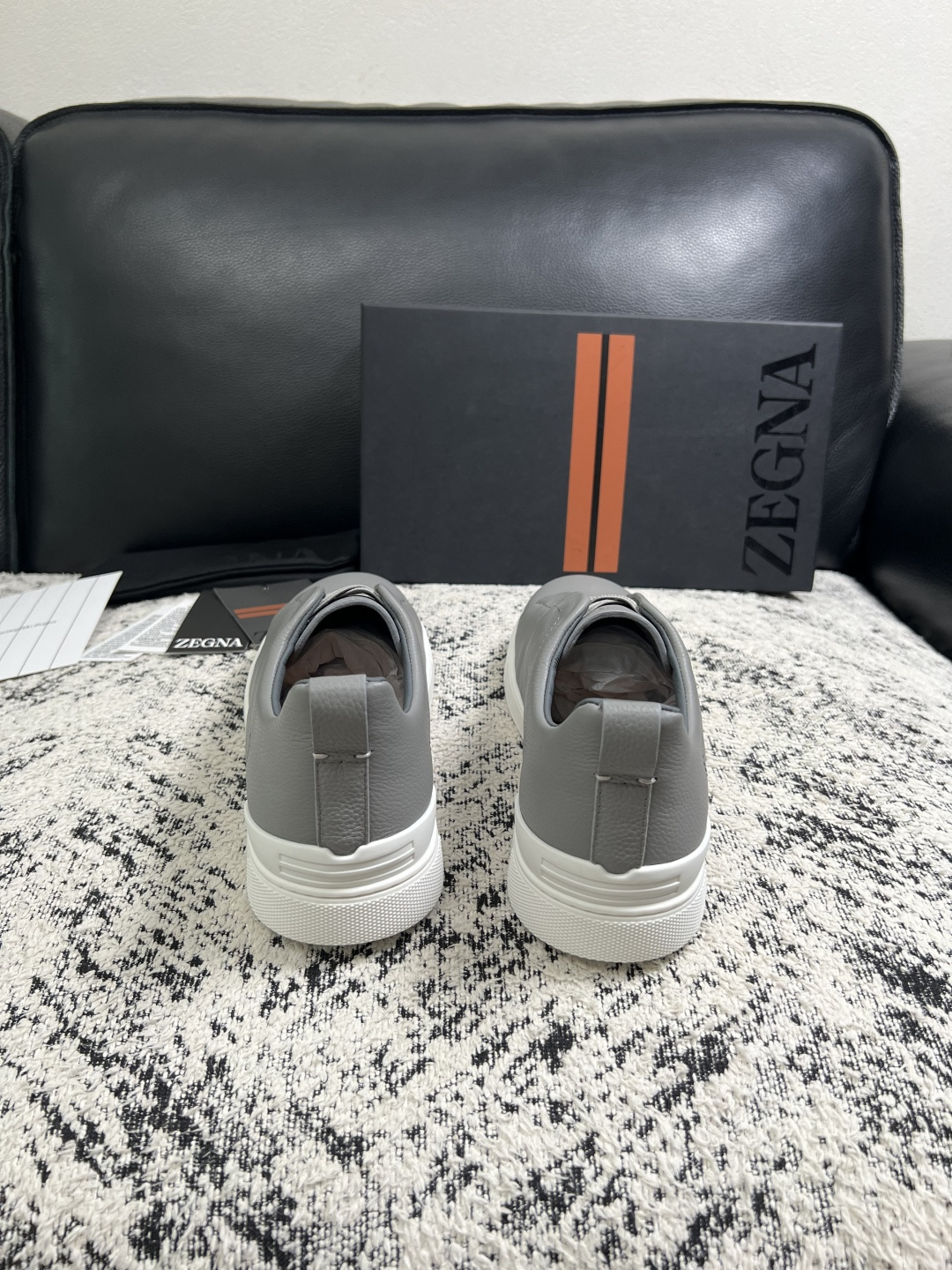 Zegna  高品质  顶级工艺品  杰尼亚  专柜新款原厂配置，意大利进口牛皮面料，进口牛里垫，透气舒适，鞋底：原厂特