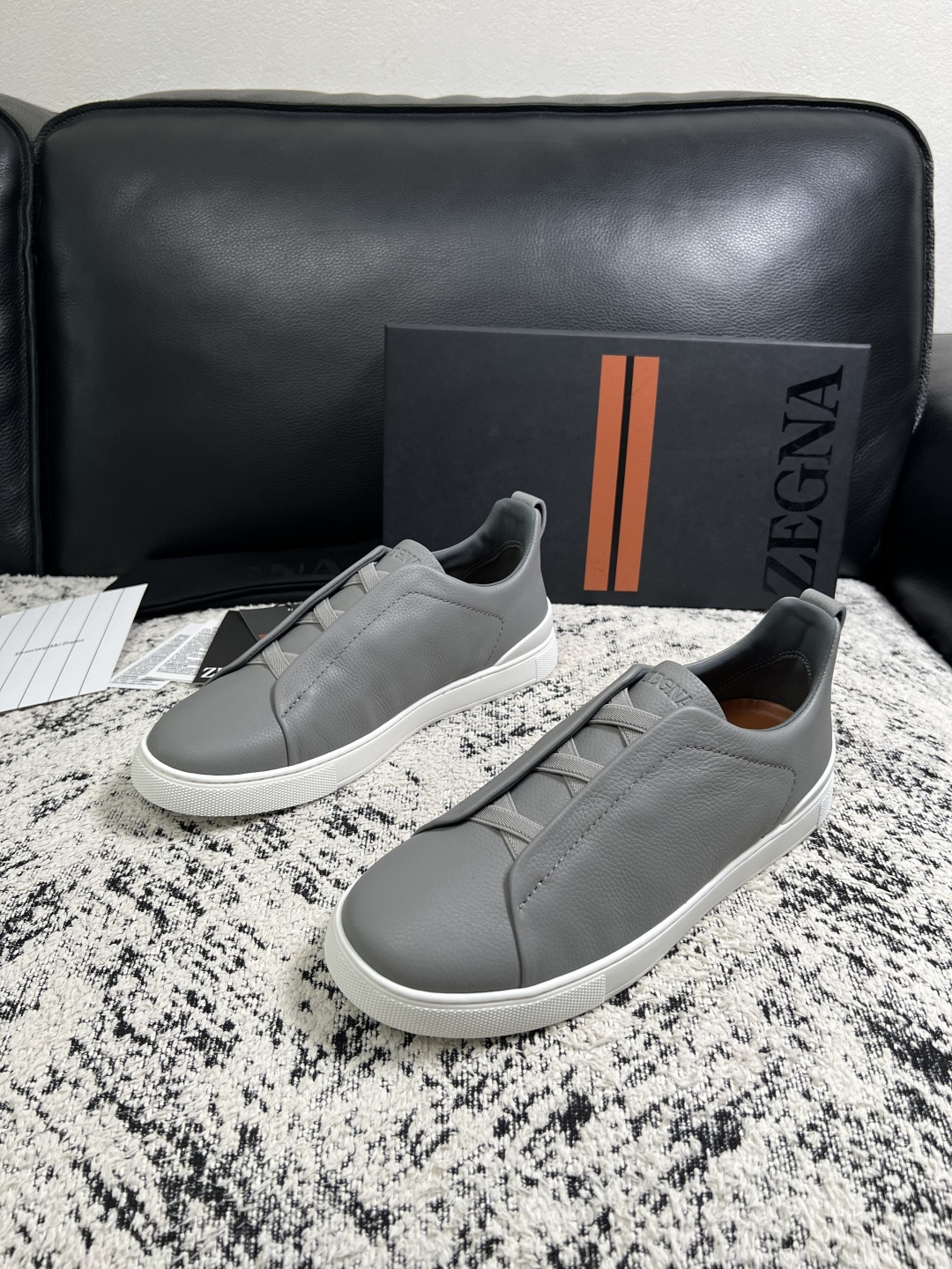 Zegna  高品质  顶级工艺品  杰尼亚  专柜新款原厂配置，意大利进口牛皮面料，进口牛里垫，透气舒适，鞋底：原厂特