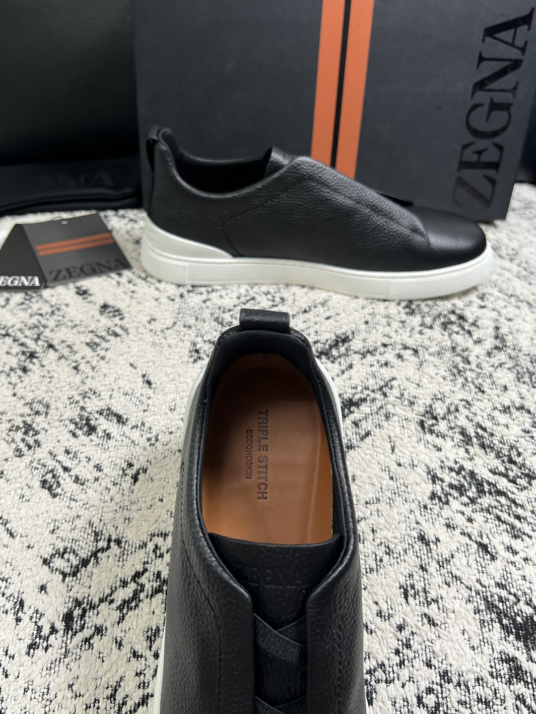 Zegna  高品质  顶级工艺品  杰尼亚  专柜新款原厂配置，意大利进口牛皮面料，进口牛里垫，透气舒适，鞋底：原厂特