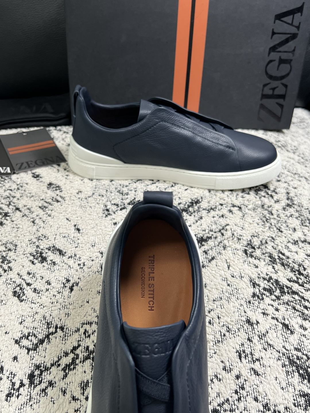 Zegna  高品质  顶级工艺品  杰尼亚  专柜新款原厂配置，意大利进口牛皮面料，进口牛里垫，透气舒适，鞋底：原厂特