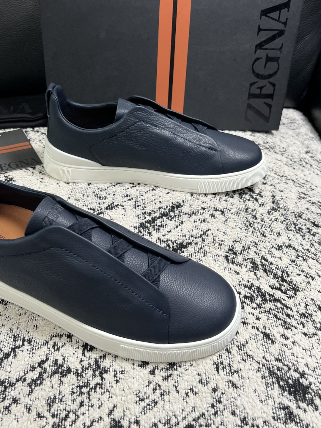 Zegna  高品质  顶级工艺品  杰尼亚  专柜新款原厂配置，意大利进口牛皮面料，进口牛里垫，透气舒适，鞋底：原厂特