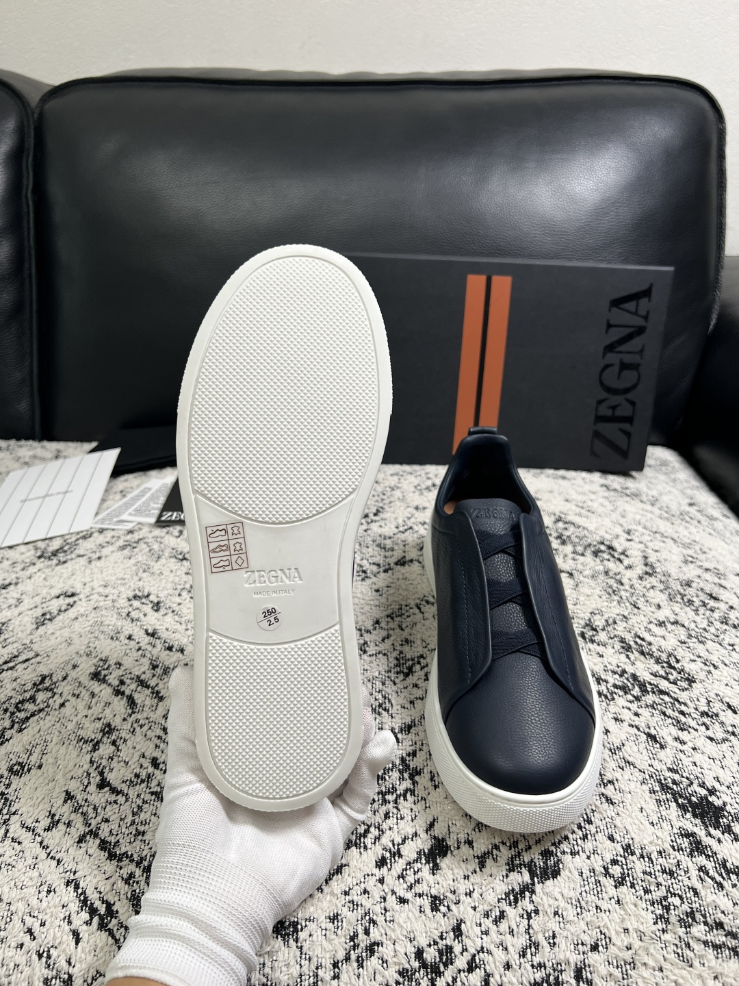 Zegna  高品质  顶级工艺品  杰尼亚  专柜新款原厂配置，意大利进口牛皮面料，进口牛里垫，透气舒适，鞋底：原厂特