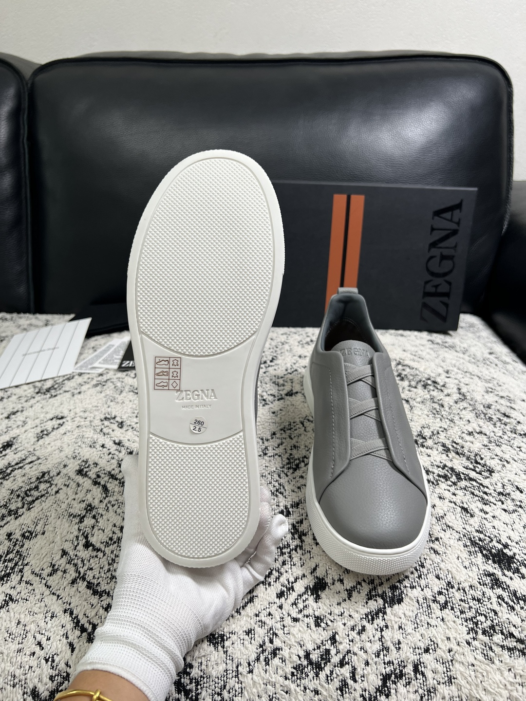 Zegna  高品质  顶级工艺品  杰尼亚  专柜新款原厂配置，意大利进口牛皮面料，进口牛里垫，透气舒适，鞋底：原厂特
