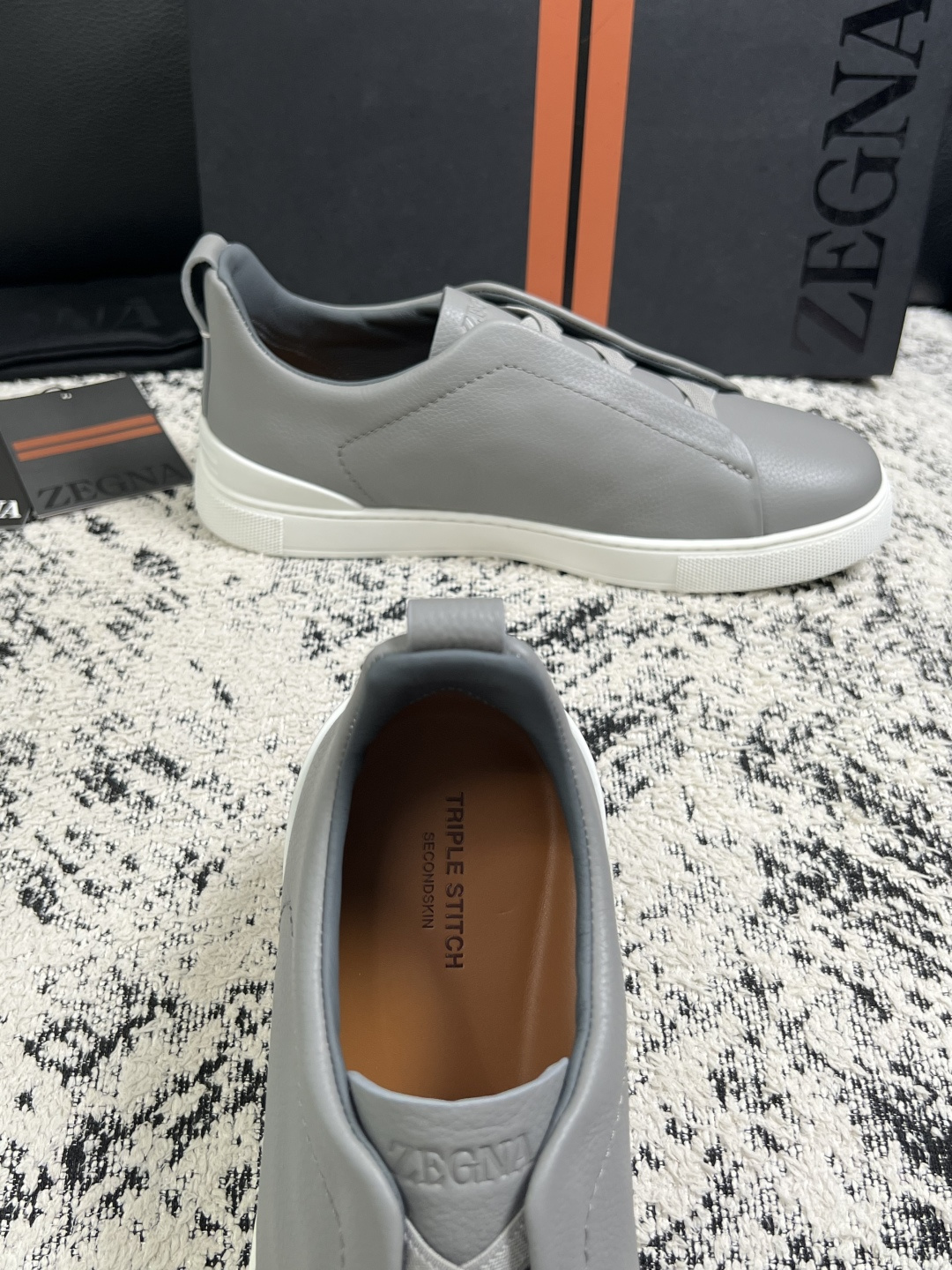 Zegna  高品质  顶级工艺品  杰尼亚  专柜新款原厂配置，意大利进口牛皮面料，进口牛里垫，透气舒适，鞋底：原厂特