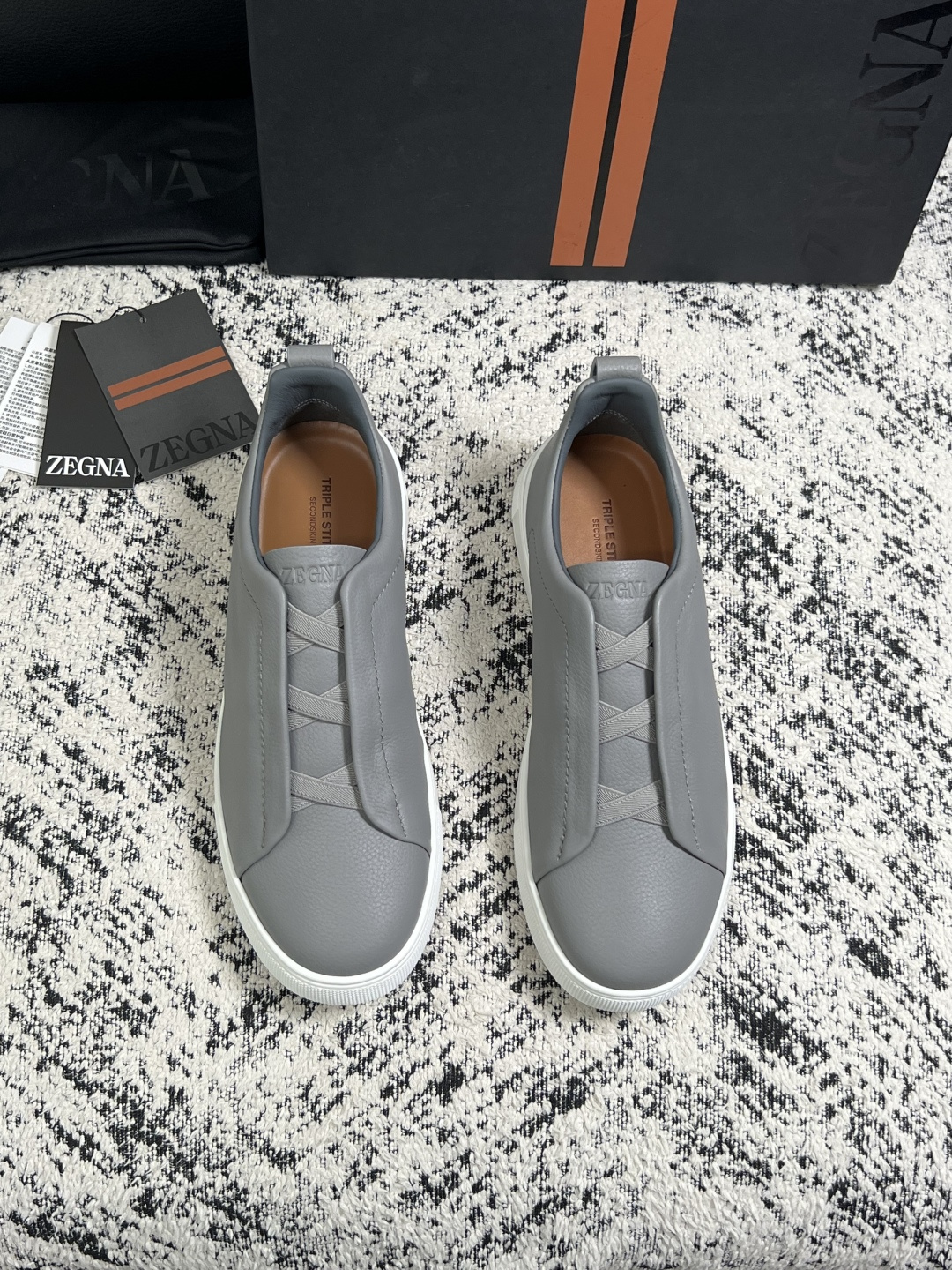Zegna  高品质  顶级工艺品  杰尼亚  专柜新款原厂配置，意大利进口牛皮面料，进口牛里垫，透气舒适，鞋底：原厂特