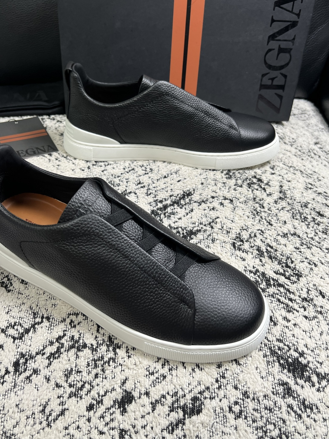 Zegna  高品质  顶级工艺品  杰尼亚  专柜新款原厂配置，意大利进口牛皮面料，进口牛里垫，透气舒适，鞋底：原厂特