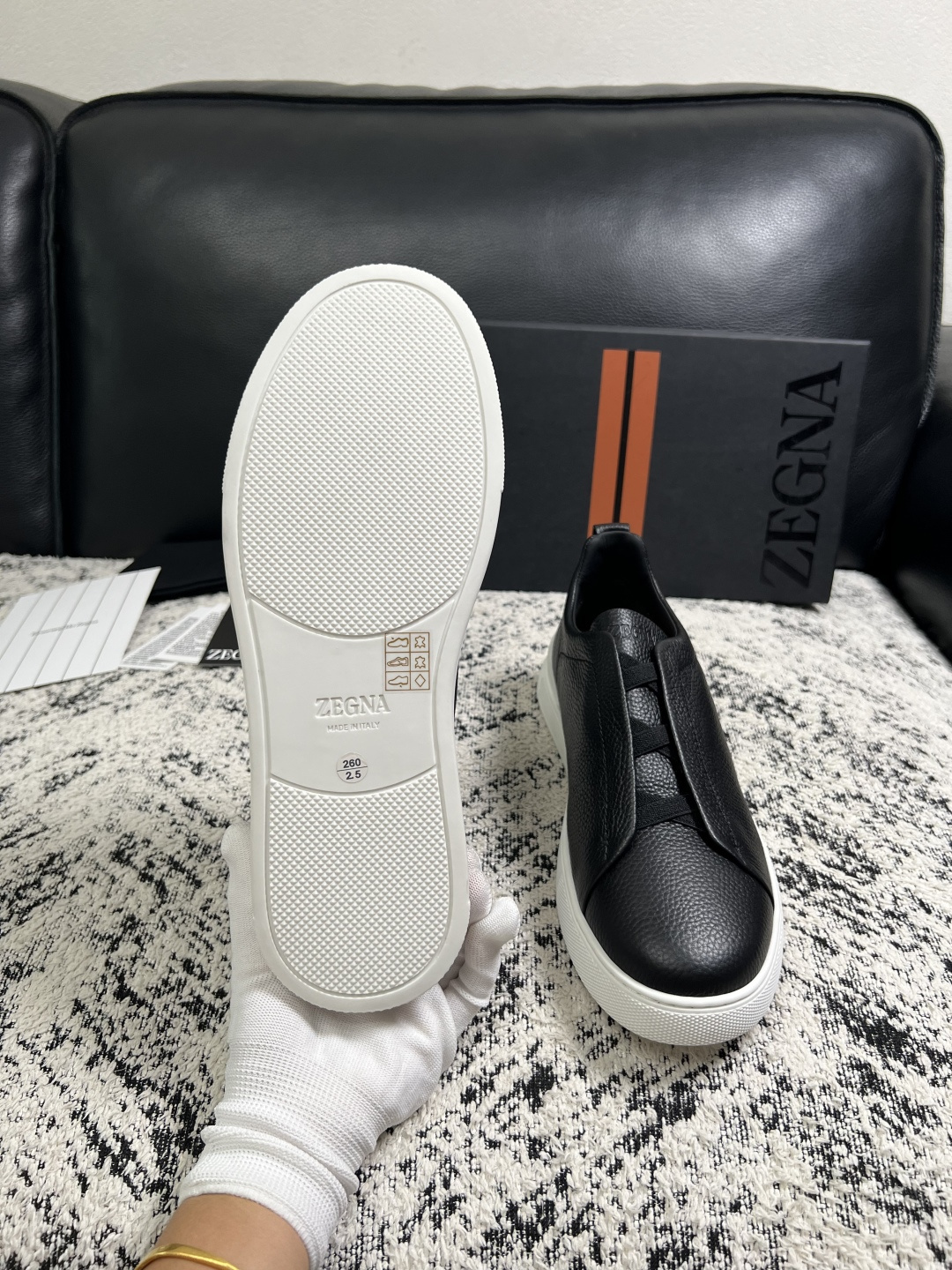Zegna  高品质  顶级工艺品  杰尼亚  专柜新款原厂配置，意大利进口牛皮面料，进口牛里垫，透气舒适，鞋底：原厂特