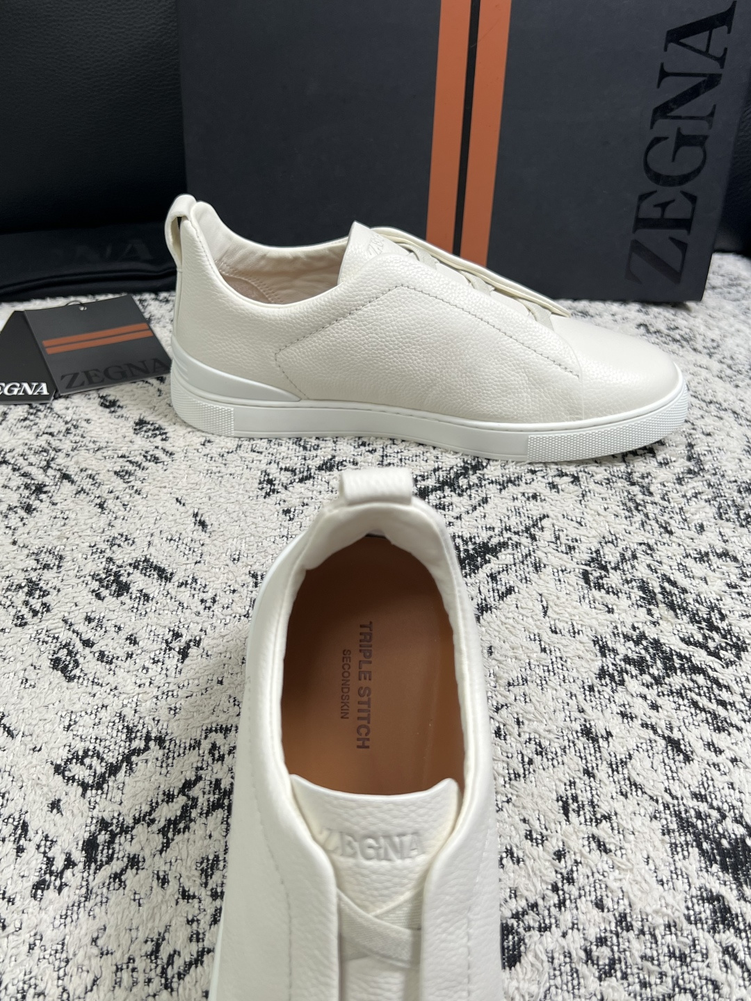 Zegna  高品质  顶级工艺品  杰尼亚  专柜新款原厂配置，意大利进口牛皮面料，进口牛里垫，透气舒适，鞋底：原厂特