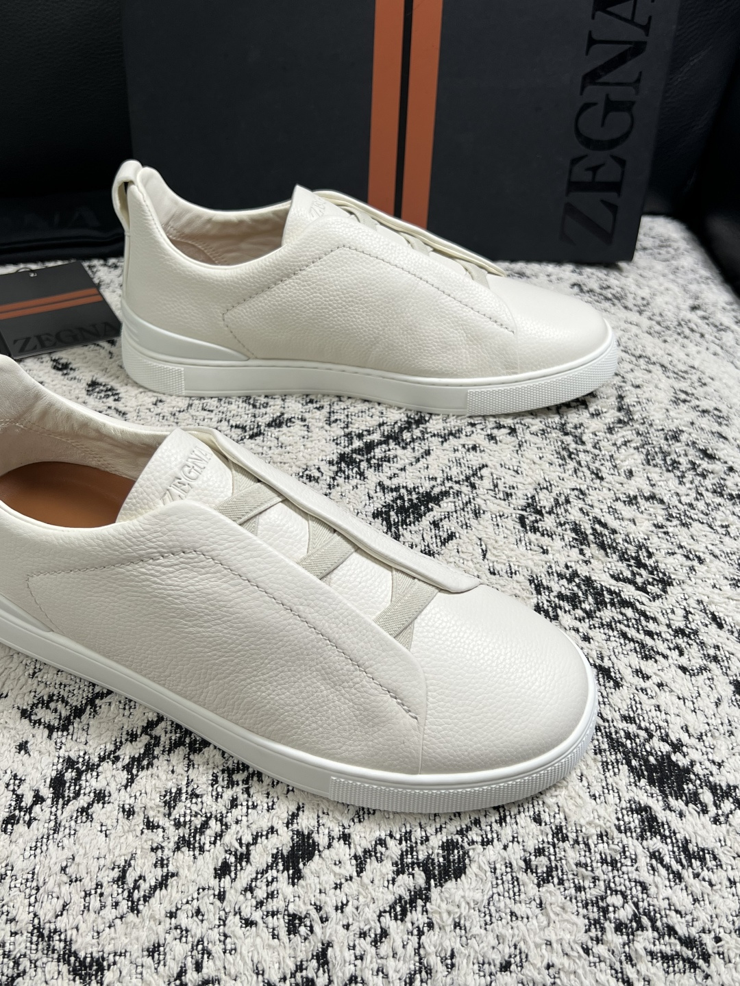 Zegna  高品质  顶级工艺品  杰尼亚  专柜新款原厂配置，意大利进口牛皮面料，进口牛里垫，透气舒适，鞋底：原厂特