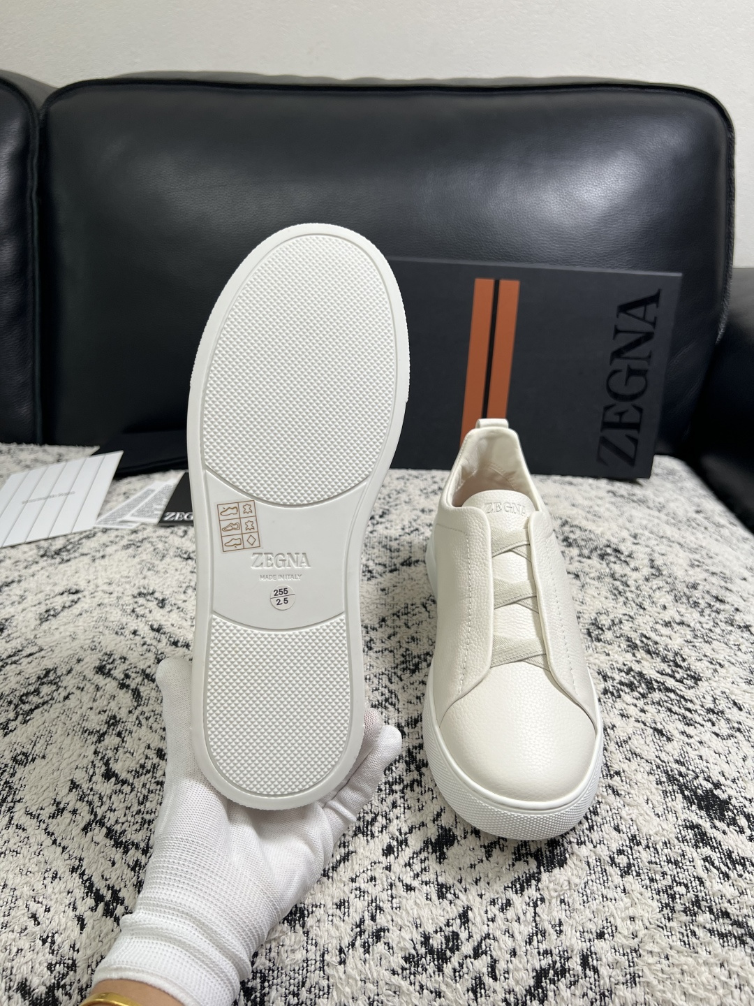 Zegna  高品质  顶级工艺品  杰尼亚  专柜新款原厂配置，意大利进口牛皮面料，进口牛里垫，透气舒适，鞋底：原厂特