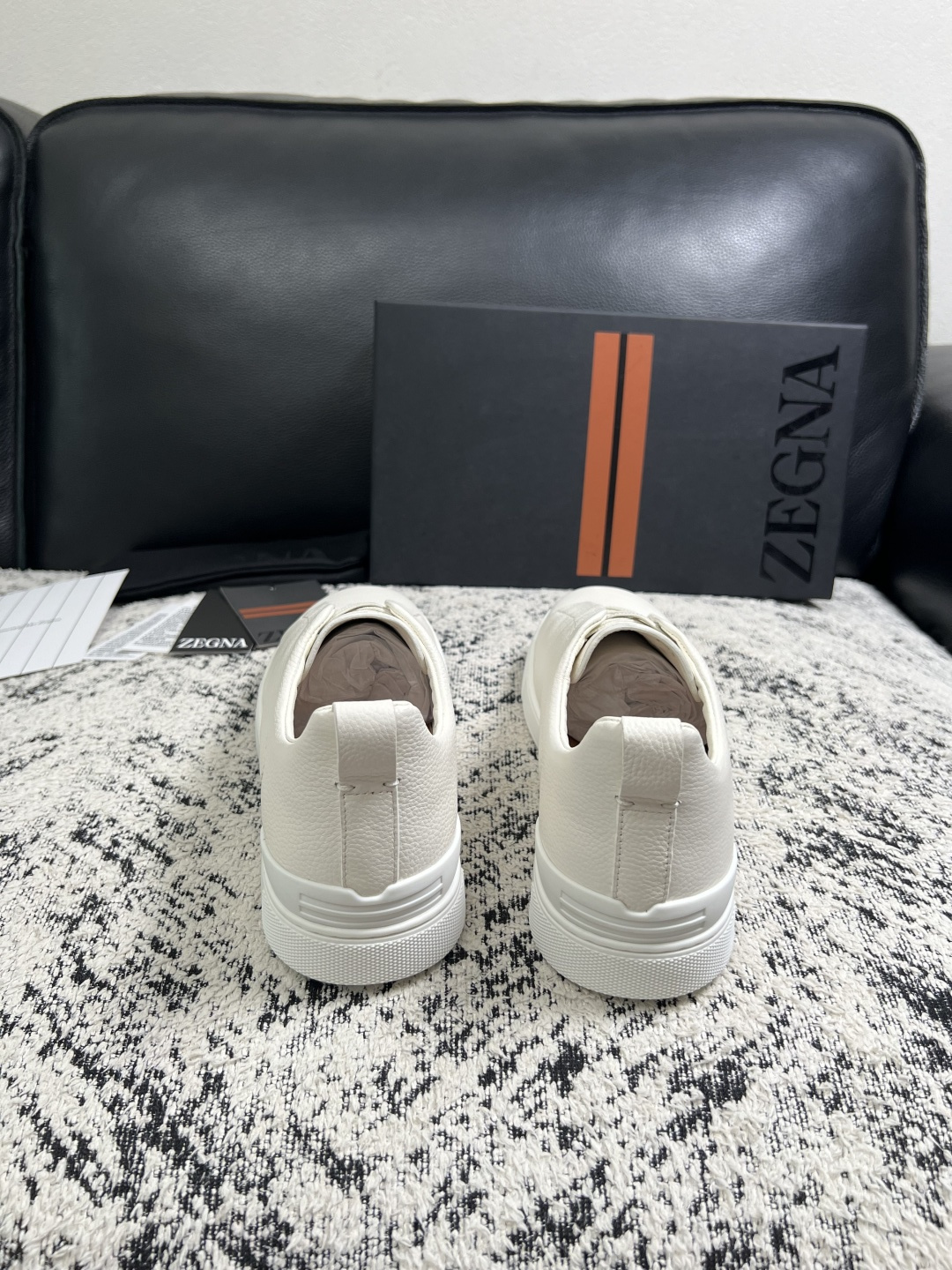 Zegna  高品质  顶级工艺品  杰尼亚  专柜新款原厂配置，意大利进口牛皮面料，进口牛里垫，透气舒适，鞋底：原厂特