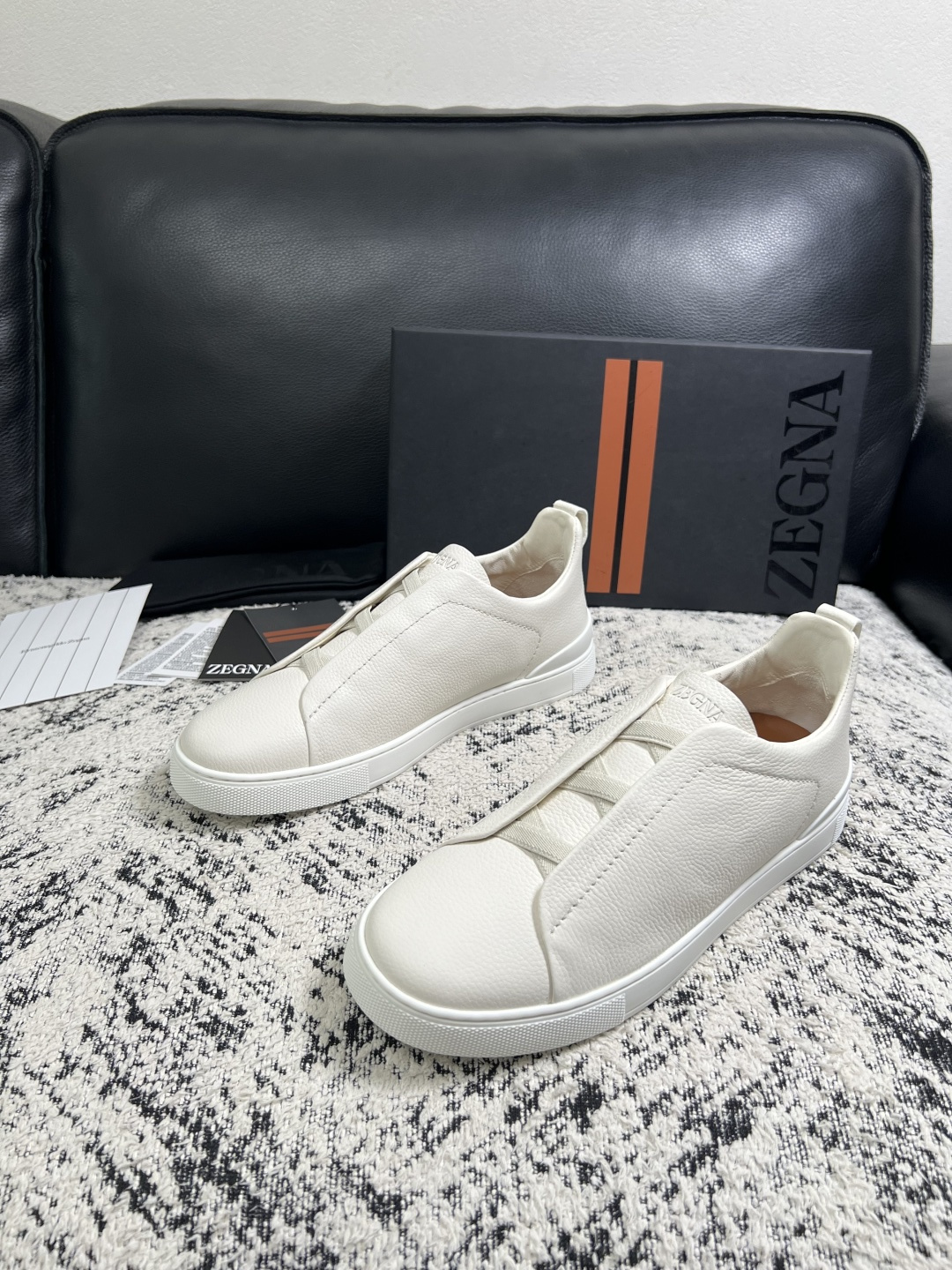 Zegna  高品质  顶级工艺品  杰尼亚  专柜新款原厂配置，意大利进口牛皮面料，进口牛里垫，透气舒适，鞋底：原厂特