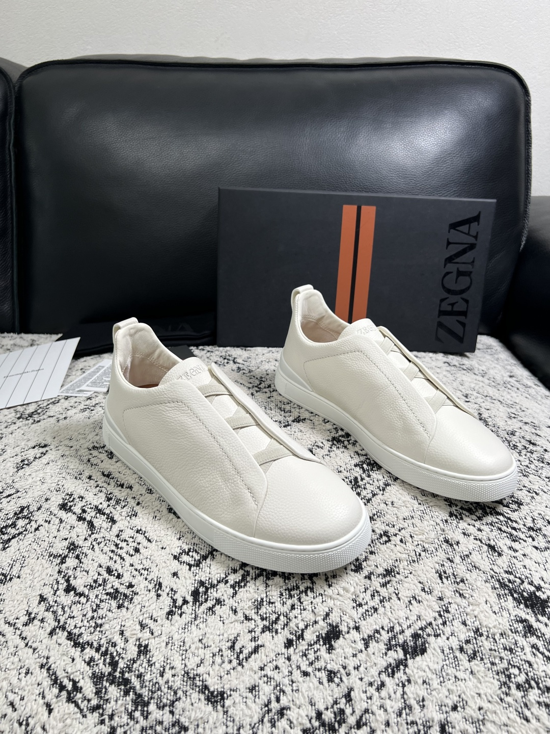 Zegna  高品质  顶级工艺品  杰尼亚  专柜新款原厂配置，意大利进口牛皮面料，进口牛里垫，透气舒适，鞋底：原厂特