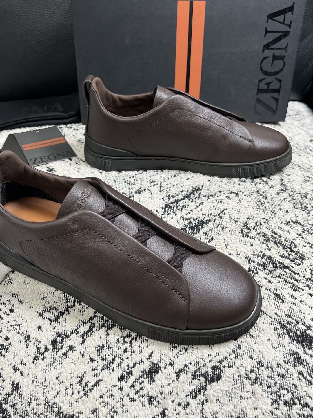 Zegna  高品质  顶级工艺品  杰尼亚  专柜新款原厂配置，意大利进口牛皮面料，进口牛里垫，透气舒适，鞋底：原厂特