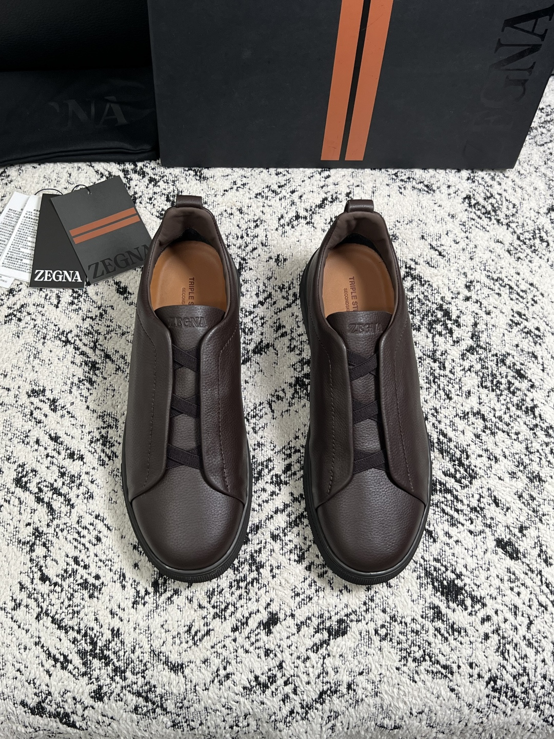 Zegna  高品质  顶级工艺品  杰尼亚  专柜新款原厂配置，意大利进口牛皮面料，进口牛里垫，透气舒适，鞋底：原厂特