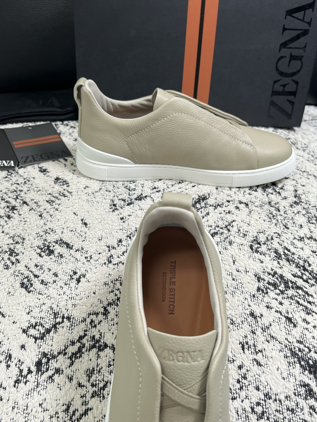 Zegna  高品质  顶级工艺品  杰尼亚  专柜新款原厂配置，意大利进口牛皮面料，进口牛里垫，透气舒适，鞋底：原厂特