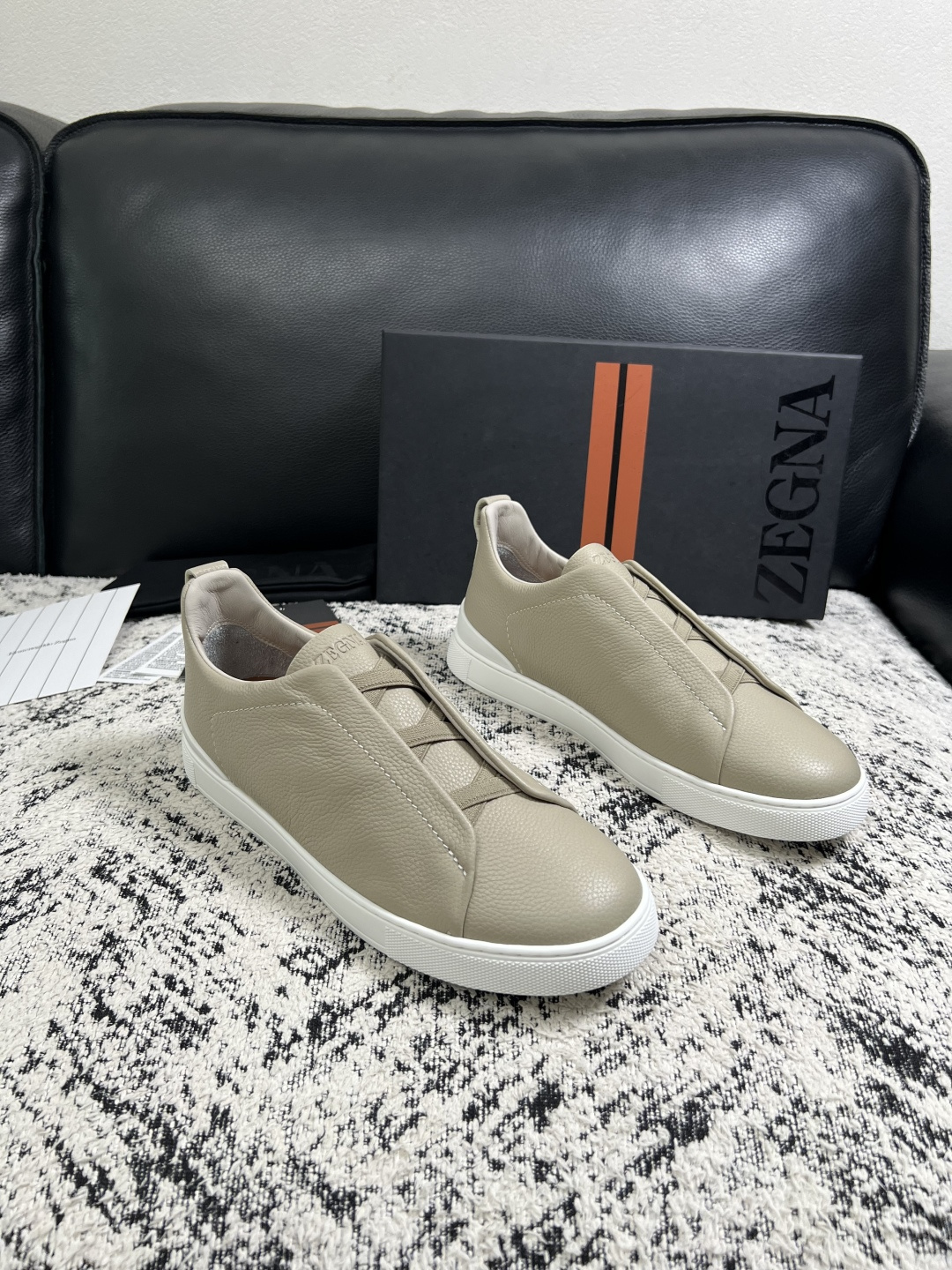 Zegna  高品质  顶级工艺品  杰尼亚  专柜新款原厂配置，意大利进口牛皮面料，进口牛里垫，透气舒适，鞋底：原厂特