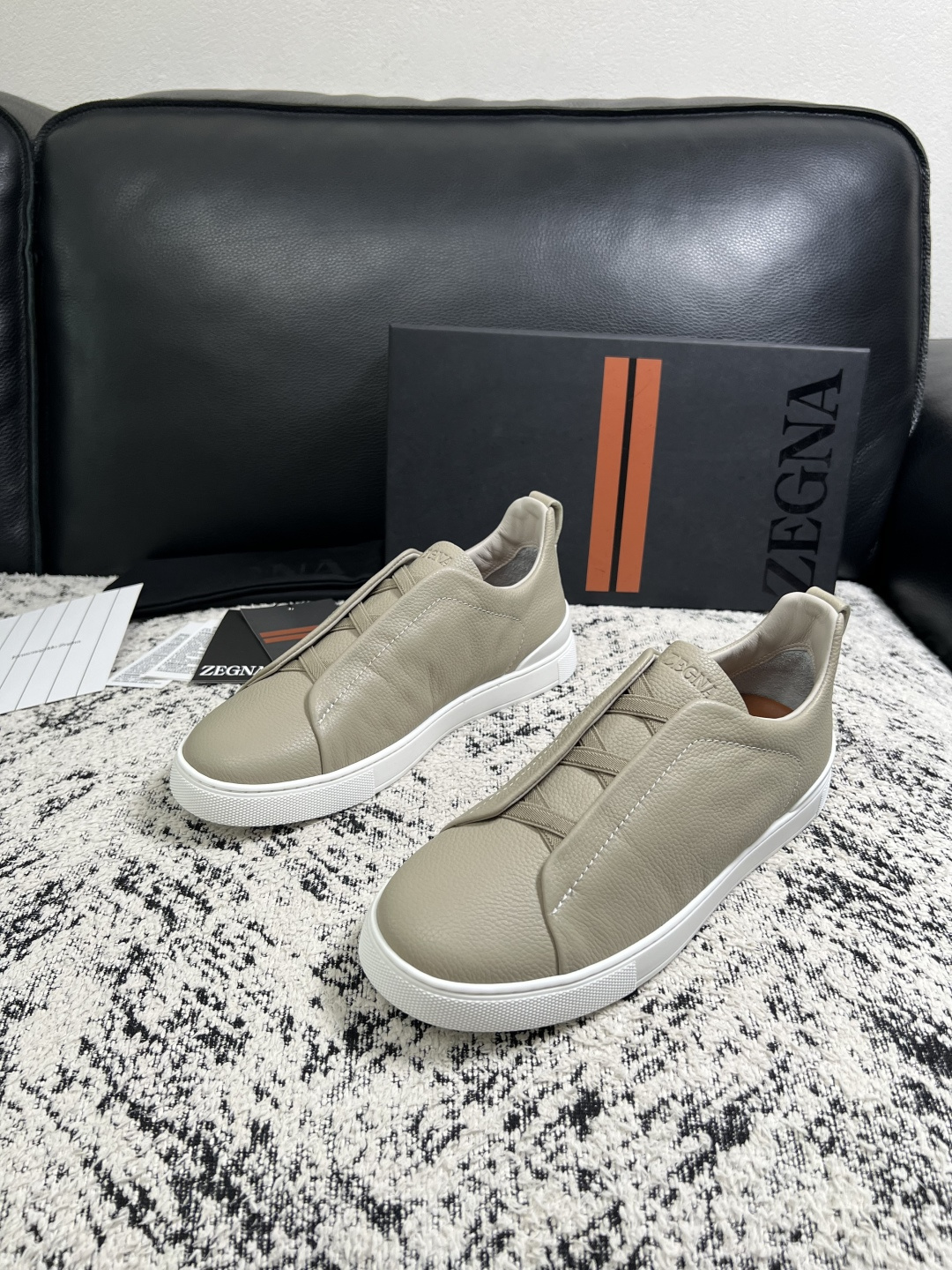 Zegna  高品质  顶级工艺品  杰尼亚  专柜新款原厂配置，意大利进口牛皮面料，进口牛里垫，透气舒适，鞋底：原厂特
