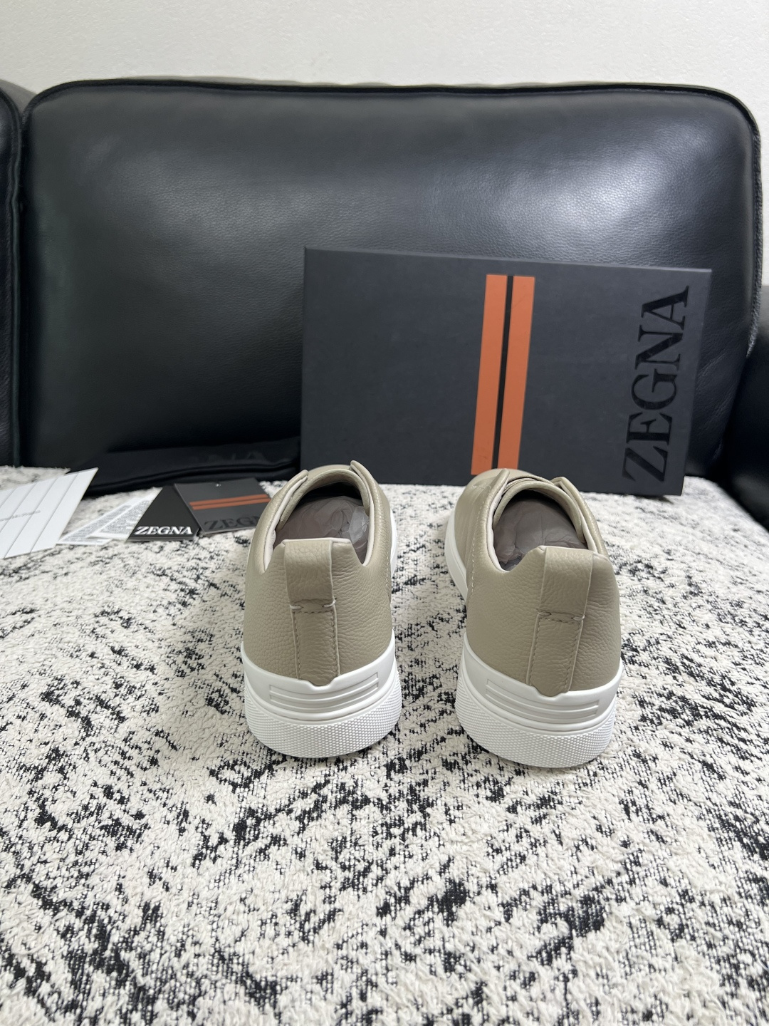 Zegna  高品质  顶级工艺品  杰尼亚  专柜新款原厂配置，意大利进口牛皮面料，进口牛里垫，透气舒适，鞋底：原厂特