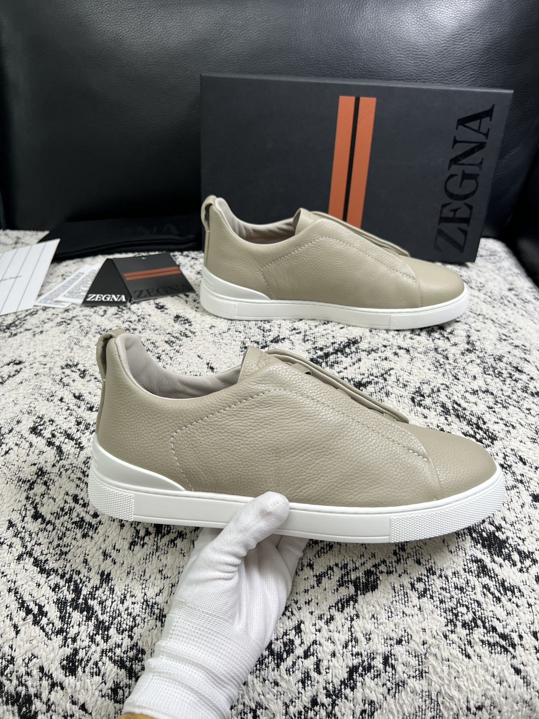 Zegna  高品质  顶级工艺品  杰尼亚  专柜新款原厂配置，意大利进口牛皮面料，进口牛里垫，透气舒适，鞋底：原厂特