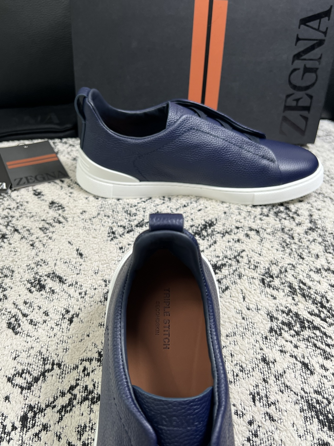 Zegna  高品质  顶级工艺品  杰尼亚  专柜新款原厂配置，意大利进口牛皮面料，进口牛里垫，透气舒适，鞋底：原厂特