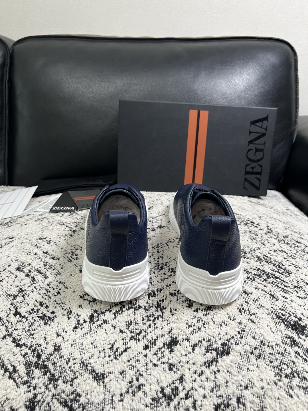 Zegna  高品质  顶级工艺品  杰尼亚  专柜新款原厂配置，意大利进口牛皮面料，进口牛里垫，透气舒适，鞋底：原厂特