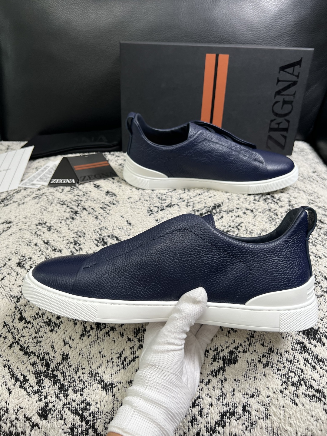 Zegna  高品质  顶级工艺品  杰尼亚  专柜新款原厂配置，意大利进口牛皮面料，进口牛里垫，透气舒适，鞋底：原厂特