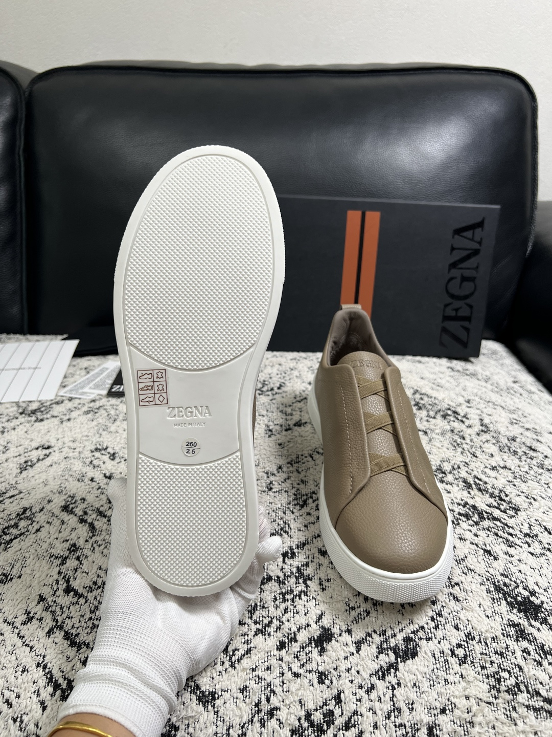 Zegna  高品质  顶级工艺品  杰尼亚  专柜新款原厂配置，意大利进口牛皮面料，进口牛里垫，透气舒适，鞋底：原厂特