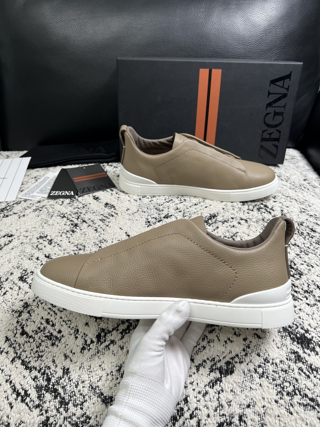 Zegna  高品质  顶级工艺品  杰尼亚  专柜新款原厂配置，意大利进口牛皮面料，进口牛里垫，透气舒适，鞋底：原厂特